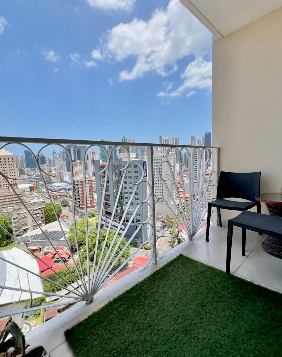 2-Bedroom Condo + Study in PH Onyx, El Cangrejo