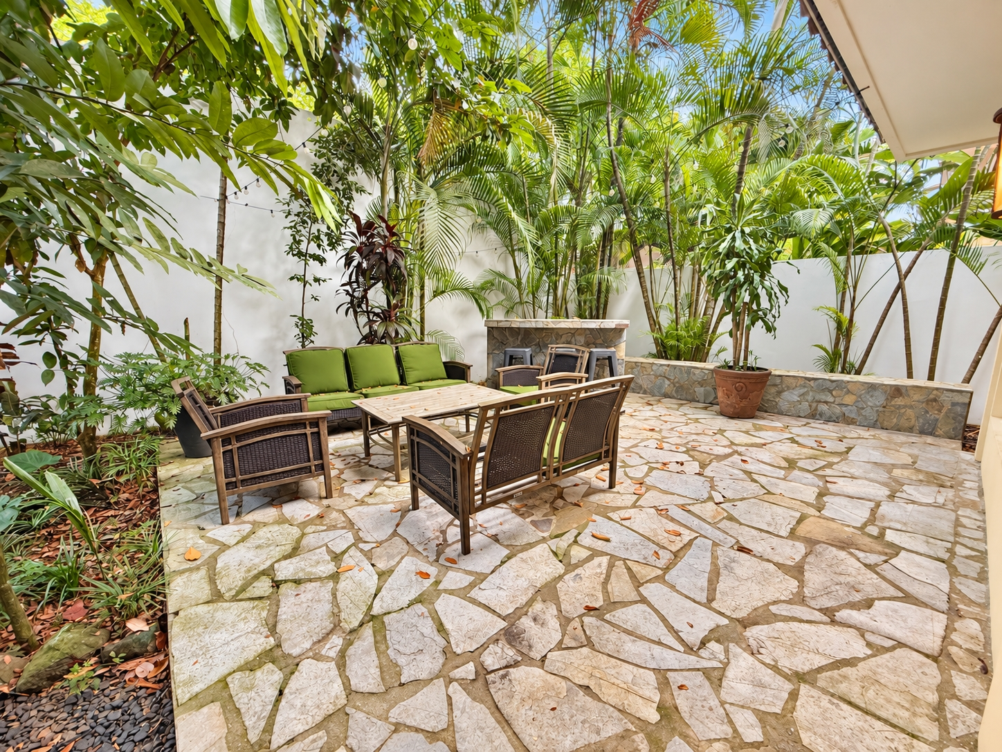 SALE OF 2 HOUSES IN 1 IN COSTA DEL ESTE