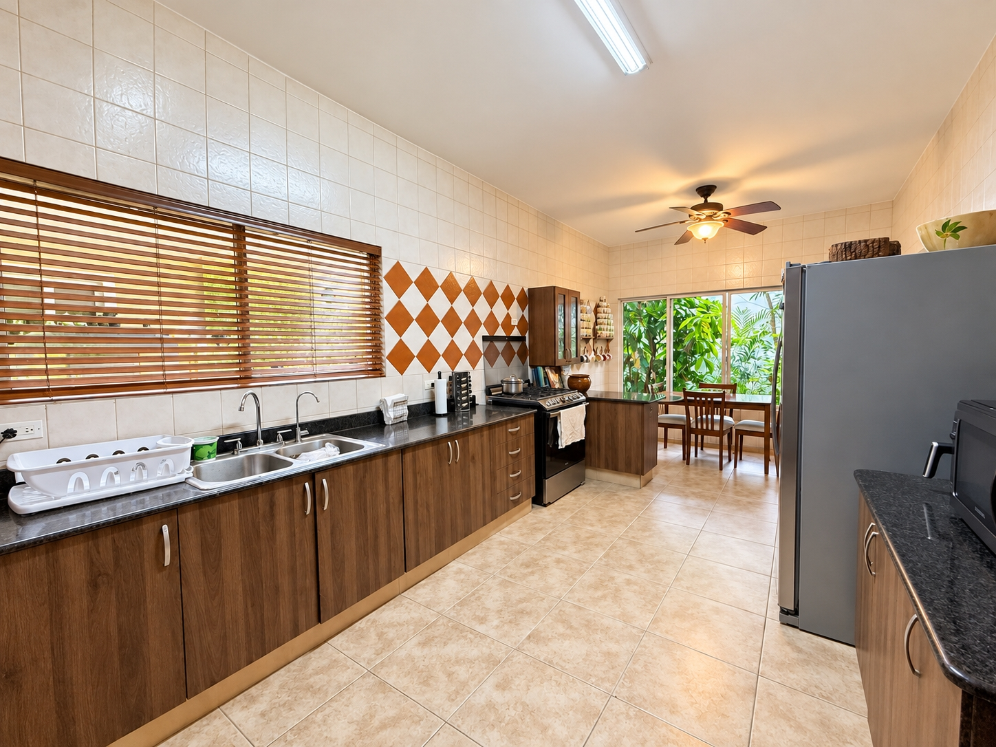 SALE OF 2 HOUSES IN 1 IN COSTA DEL ESTE