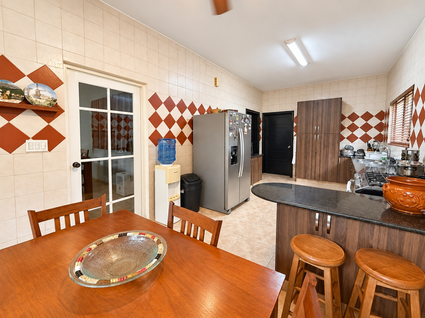 SALE OF 2 HOUSES IN 1 IN COSTA DEL ESTE