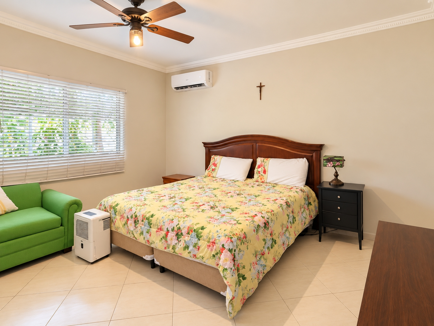 SALE OF 2 HOUSES IN 1 IN COSTA DEL ESTE