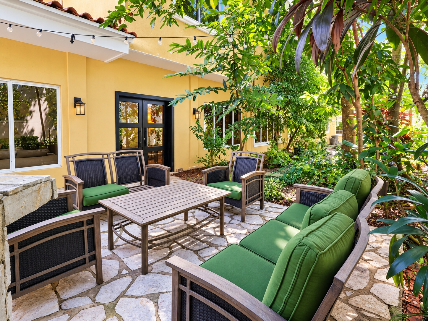 SALE OF 2 HOUSES IN 1 IN COSTA DEL ESTE
