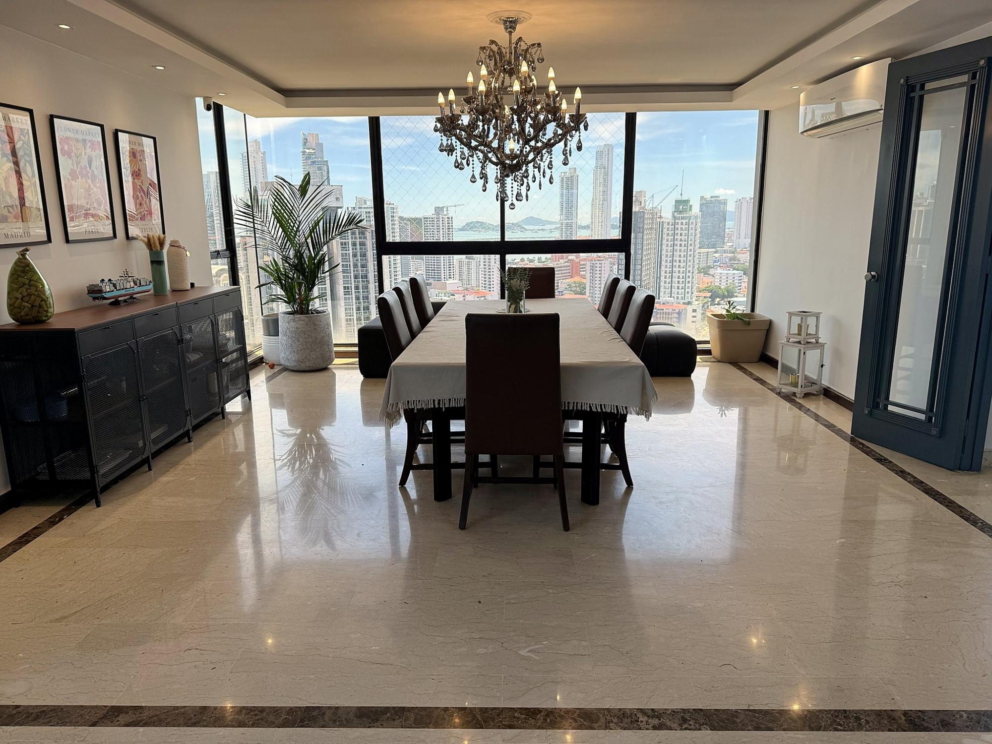 The Bay at Your Feet · 360° · 13th Floor La Cresta