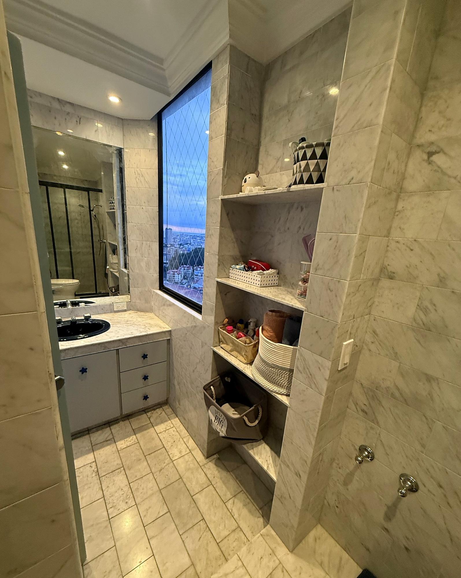 The Bay at Your Feet · 360° · 13th Floor La Cresta