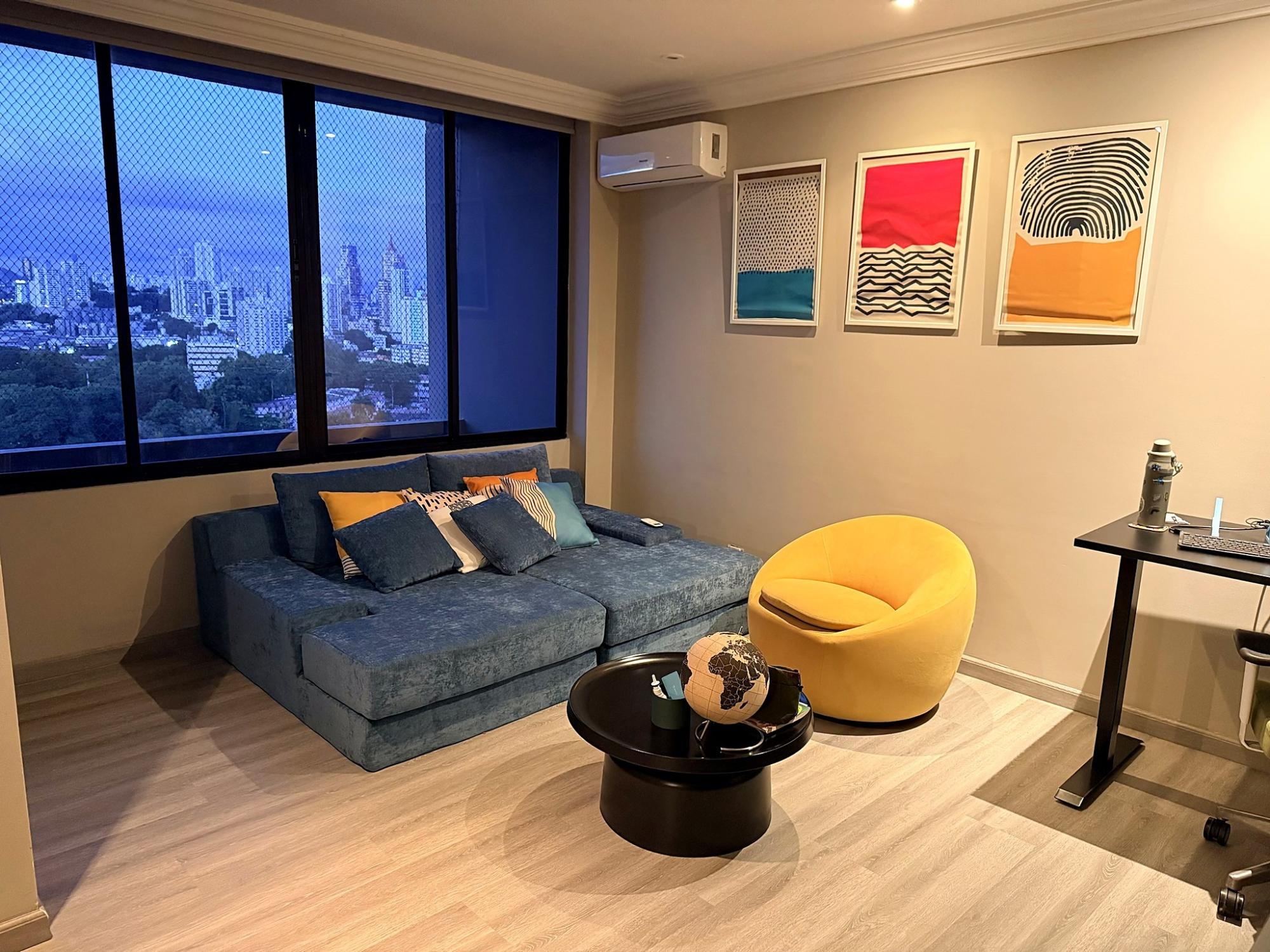 The Bay at Your Feet · 360° · 13th Floor La Cresta