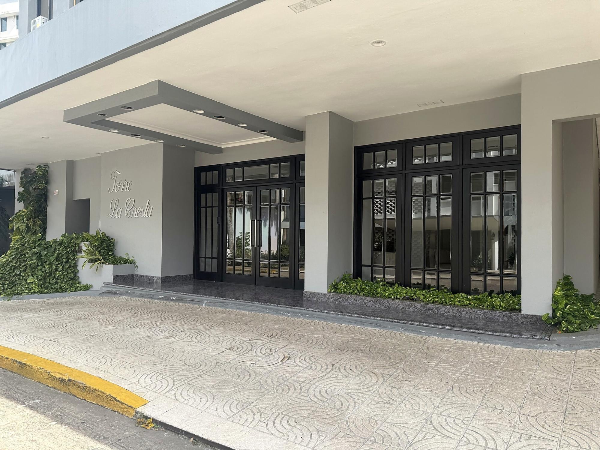 The Bay at Your Feet · 360° · 13th Floor La Cresta