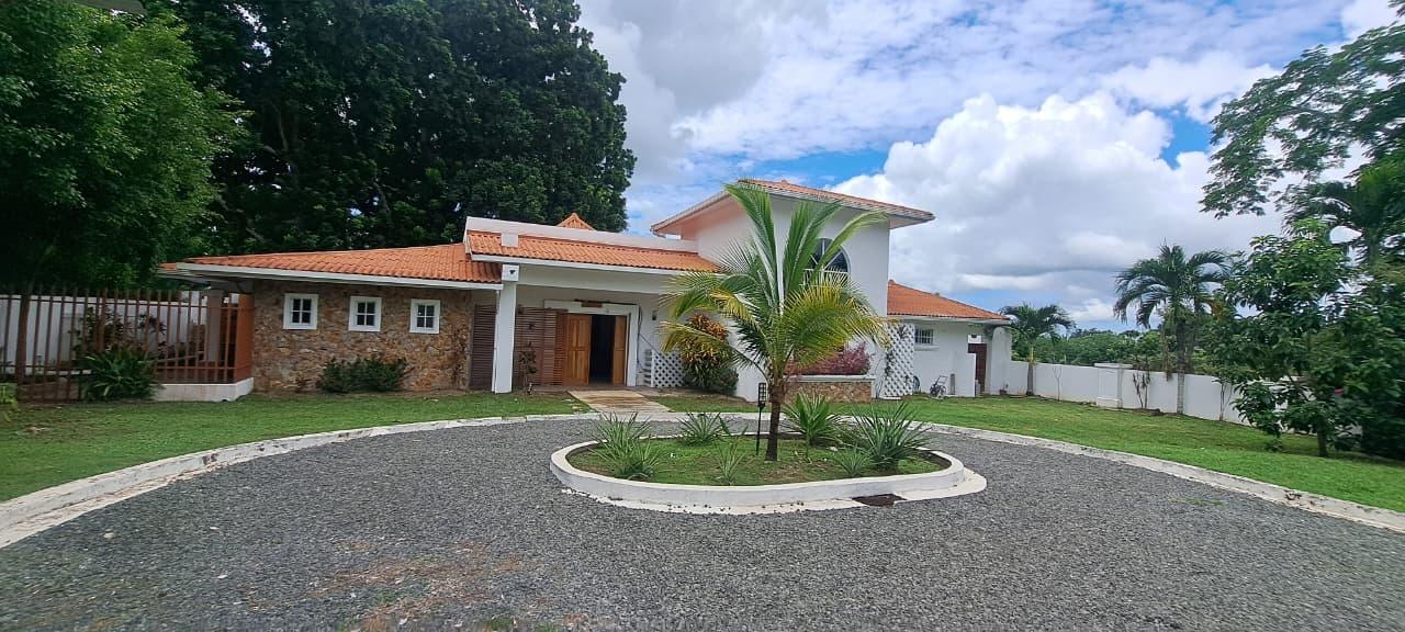 4 Bedroom House with Private Pool and Jacuzzi