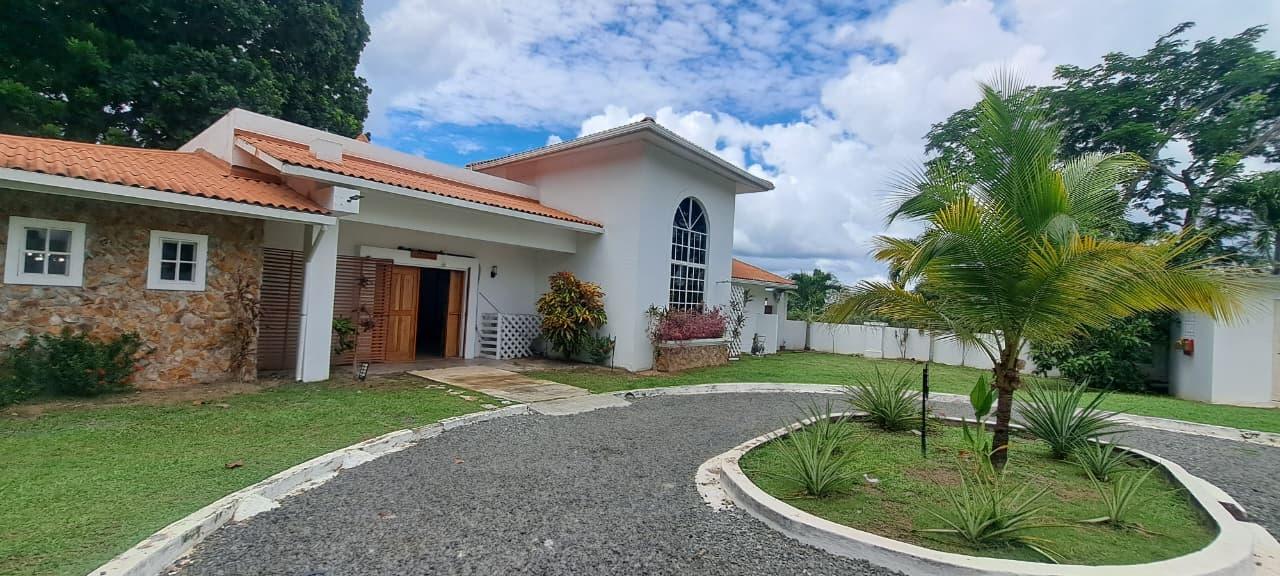 4 Bedroom House with Private Pool and Jacuzzi