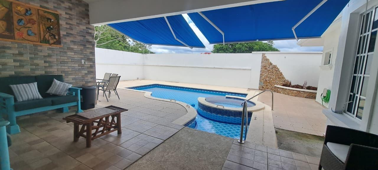 4 Bedroom House with Private Pool and Jacuzzi