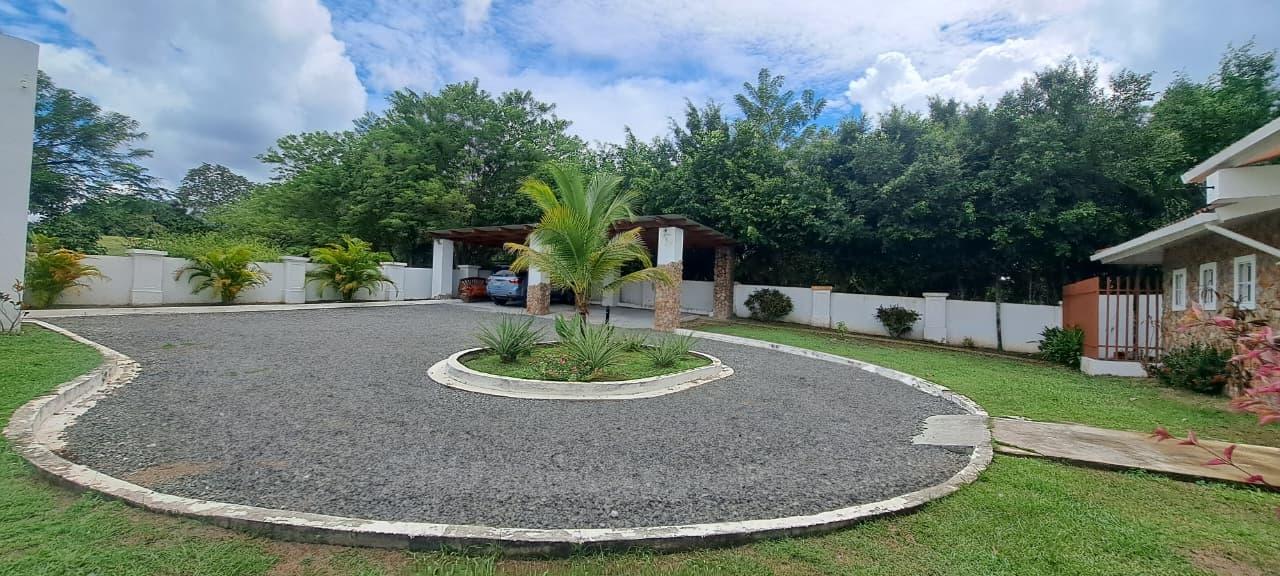 4 Bedroom House with Private Pool and Jacuzzi