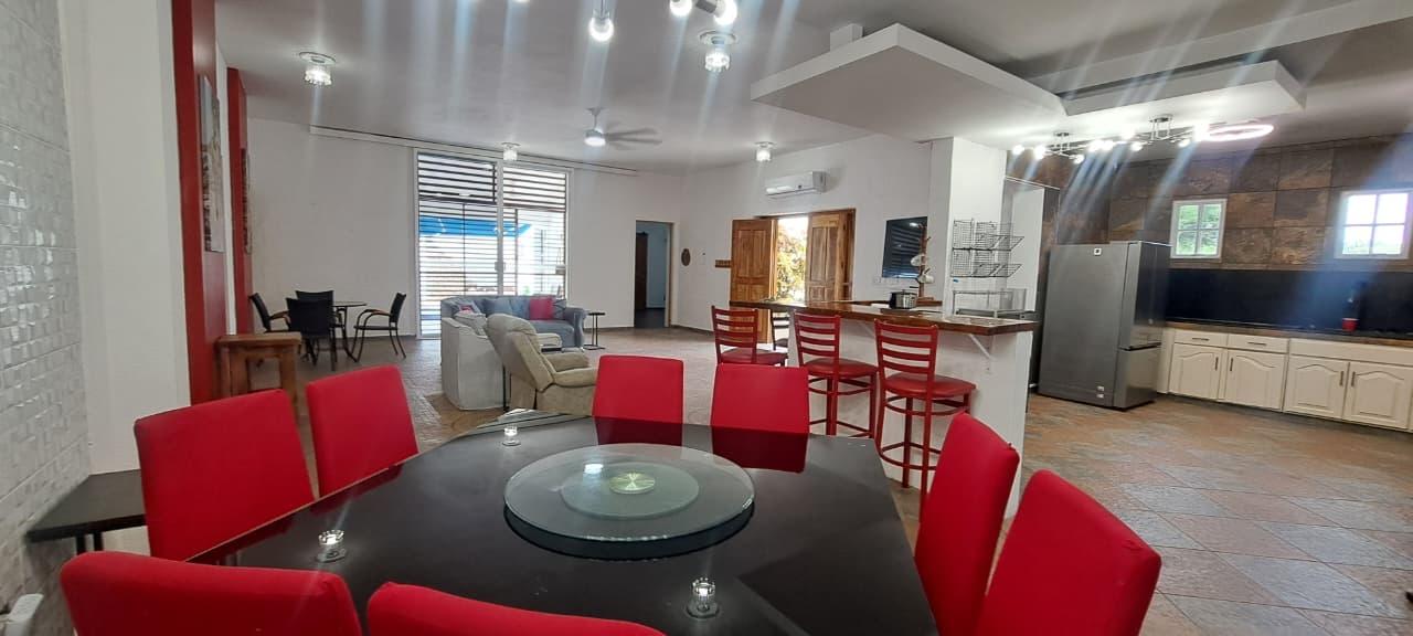 4 Bedroom House with Private Pool and Jacuzzi