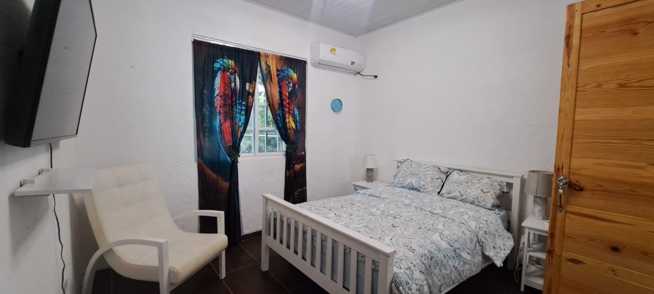 4 Bedroom House with Private Pool and Jacuzzi