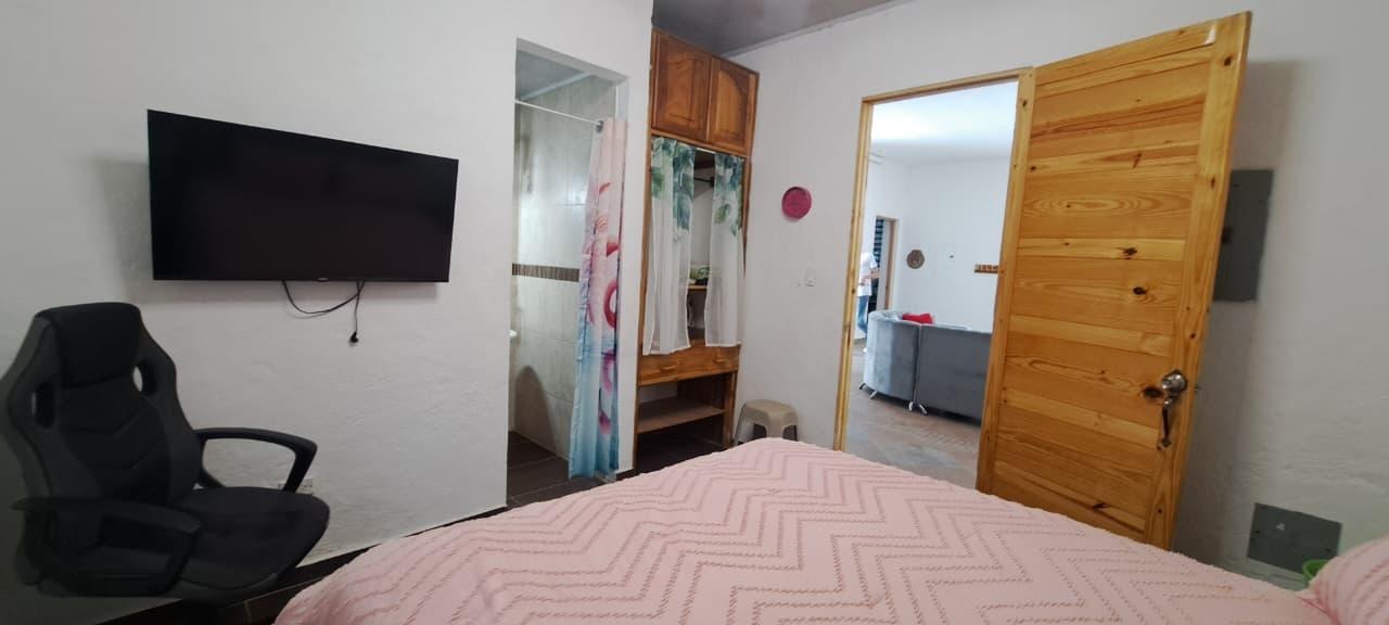 4 Bedroom House with Private Pool and Jacuzzi