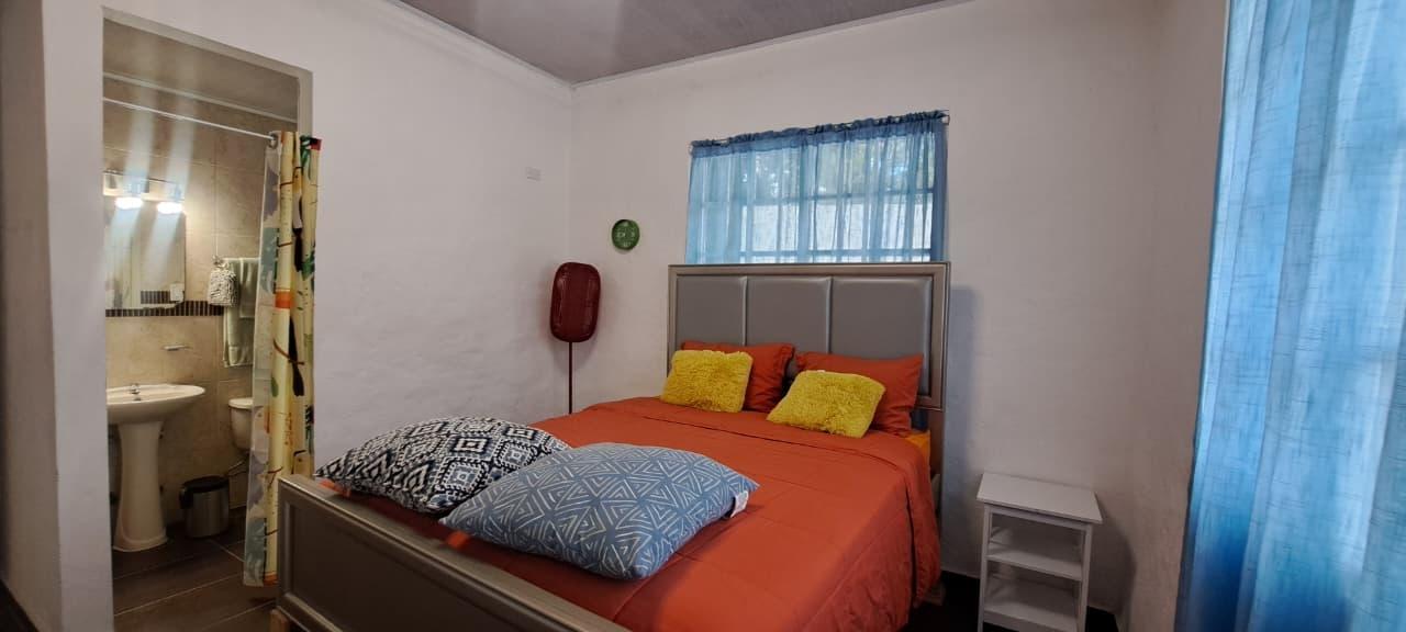 4 Bedroom House with Private Pool and Jacuzzi