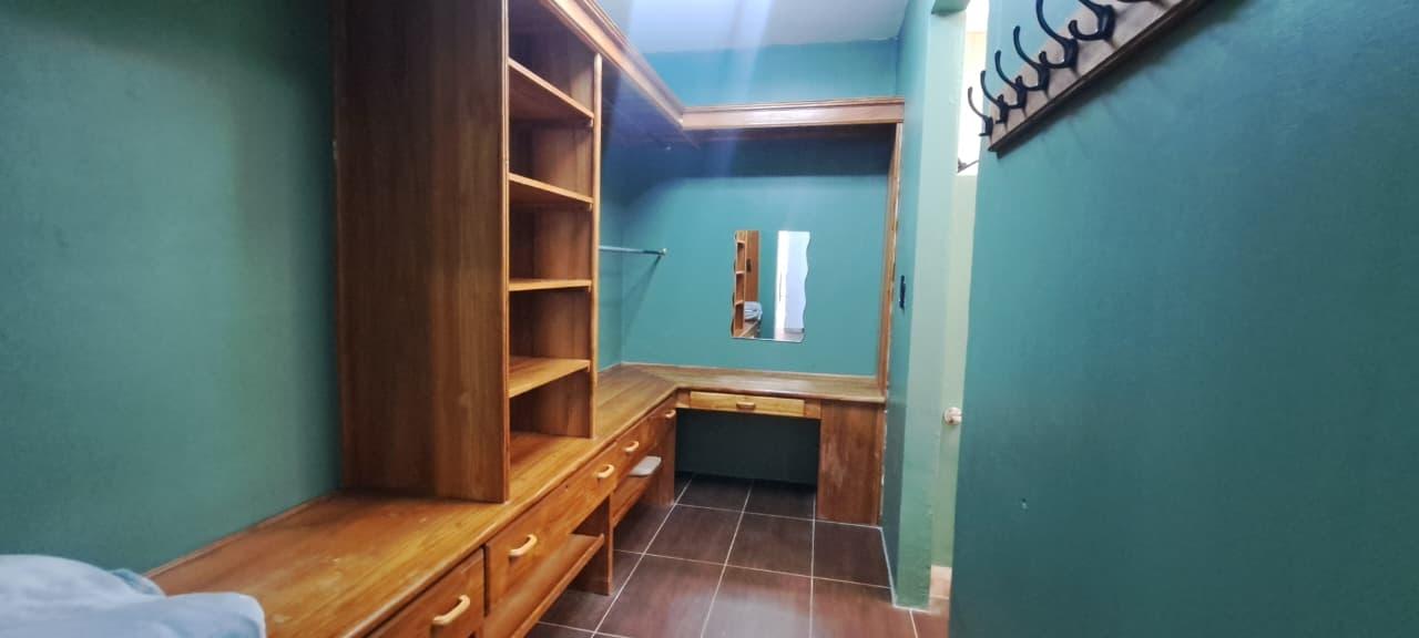 4 Bedroom House with Private Pool and Jacuzzi
