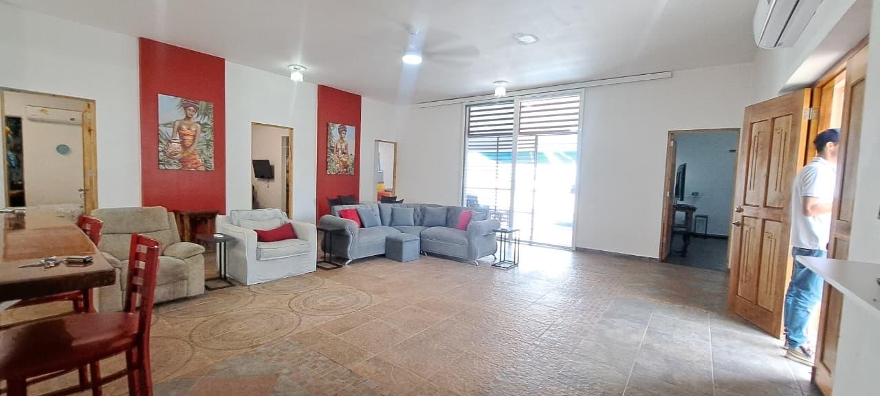 4 Bedroom House with Private Pool and Jacuzzi