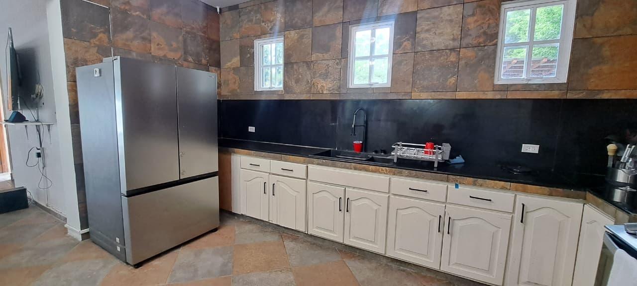 4 Bedroom House with Private Pool and Jacuzzi