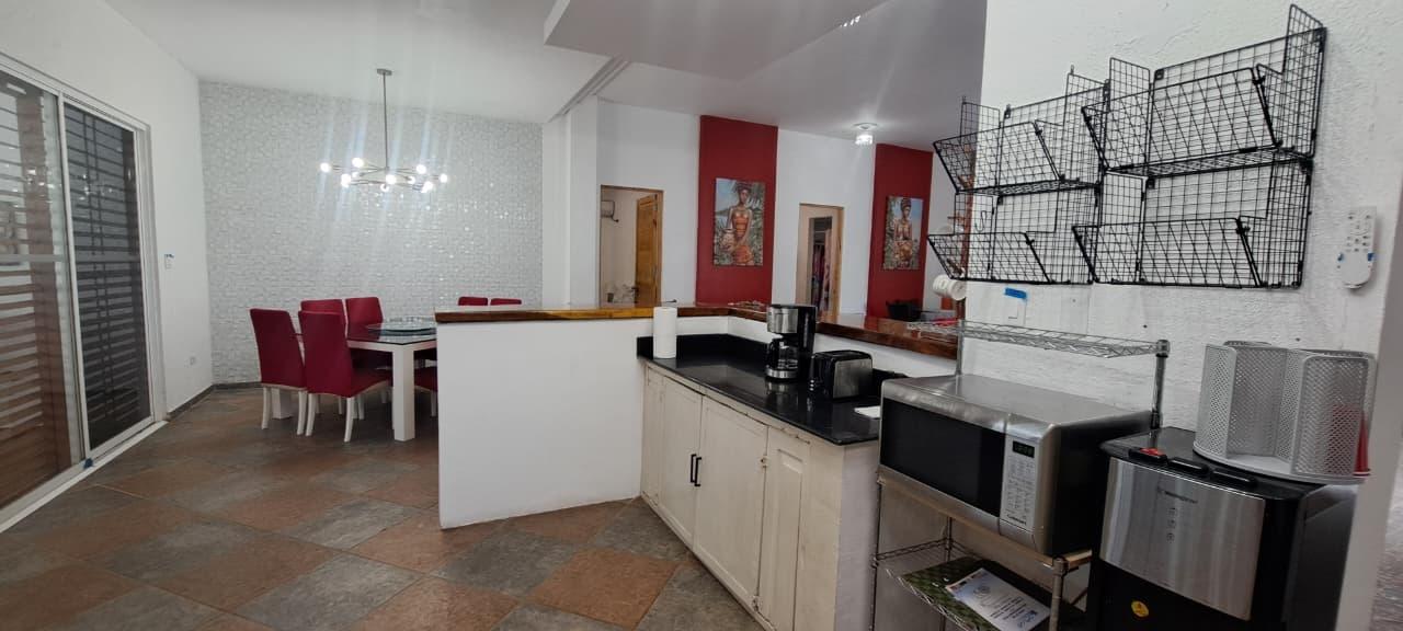 4 Bedroom House with Private Pool and Jacuzzi
