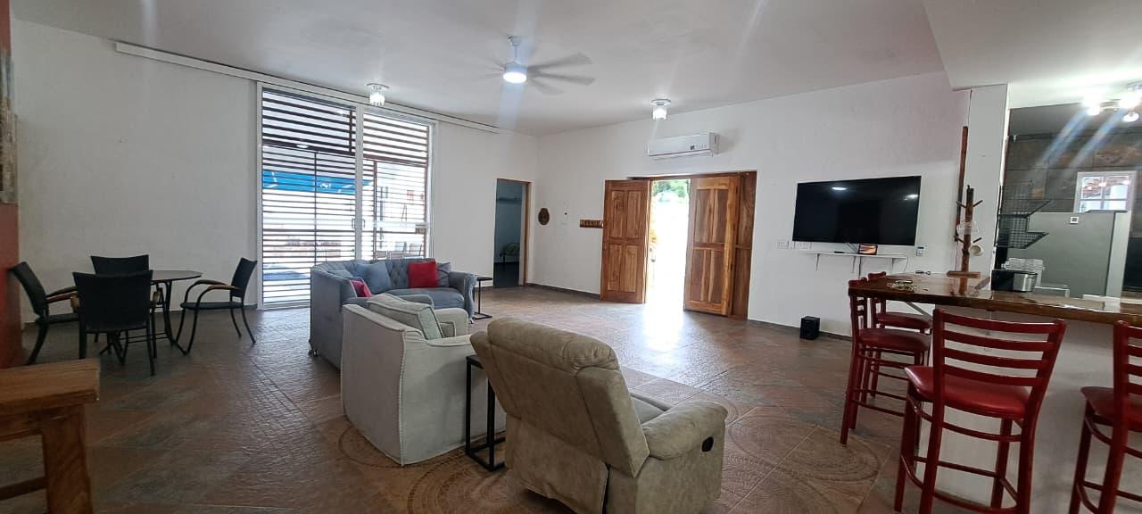 4 Bedroom House with Private Pool and Jacuzzi