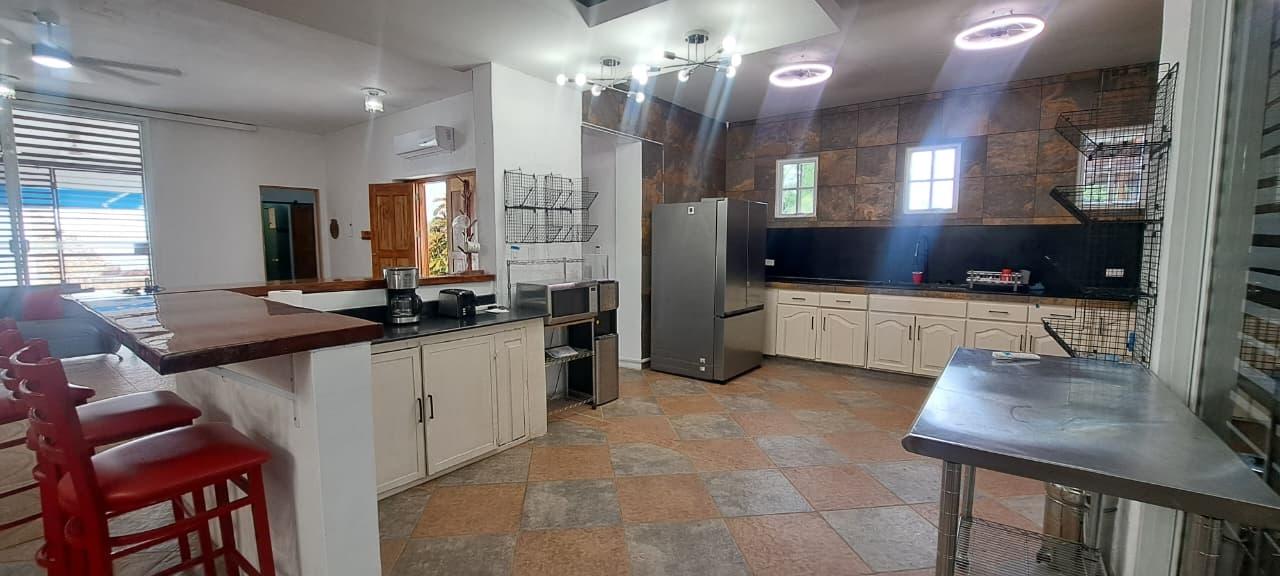 4 Bedroom House with Private Pool and Jacuzzi